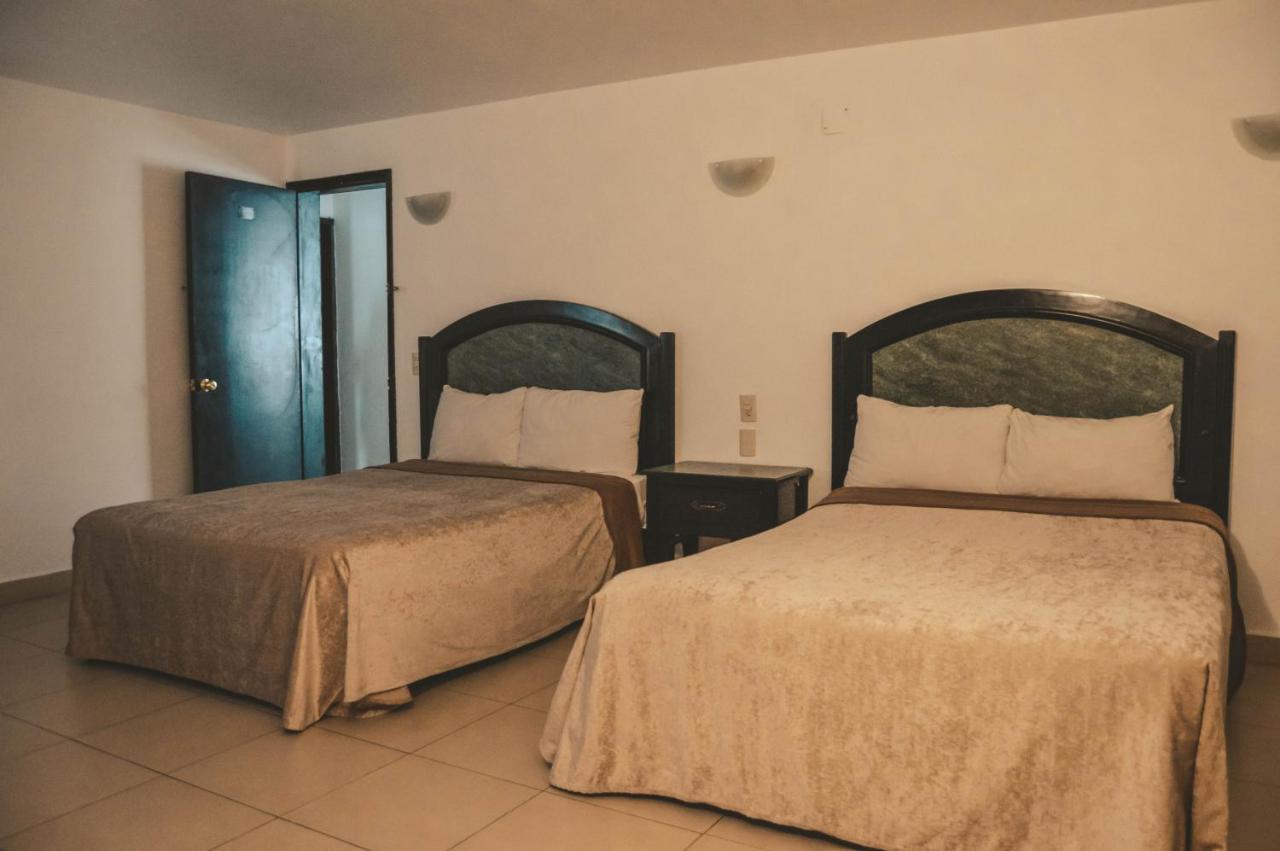 Hotel Latino グアダラハラ エクステリア 写真