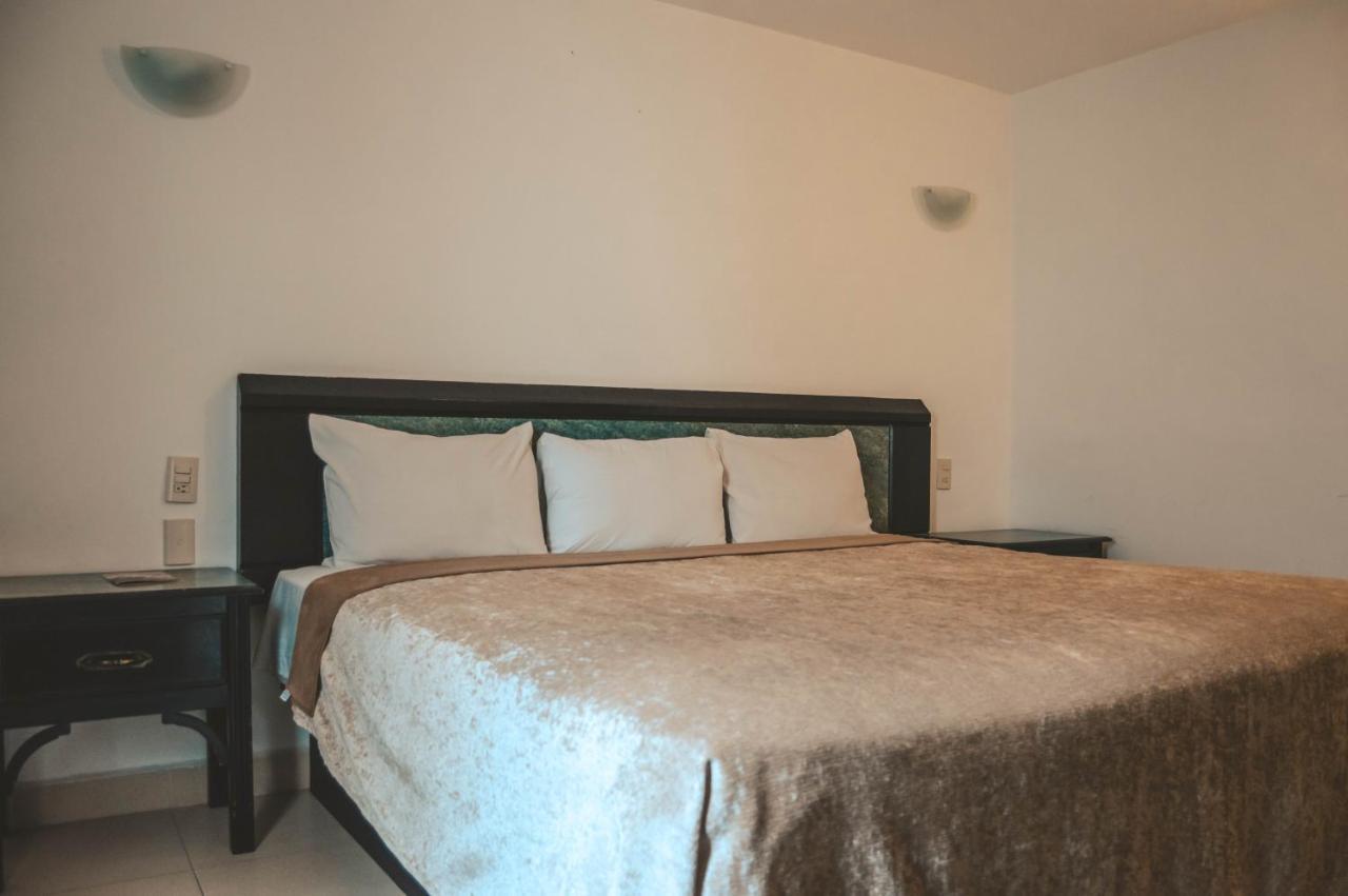 Hotel Latino グアダラハラ エクステリア 写真