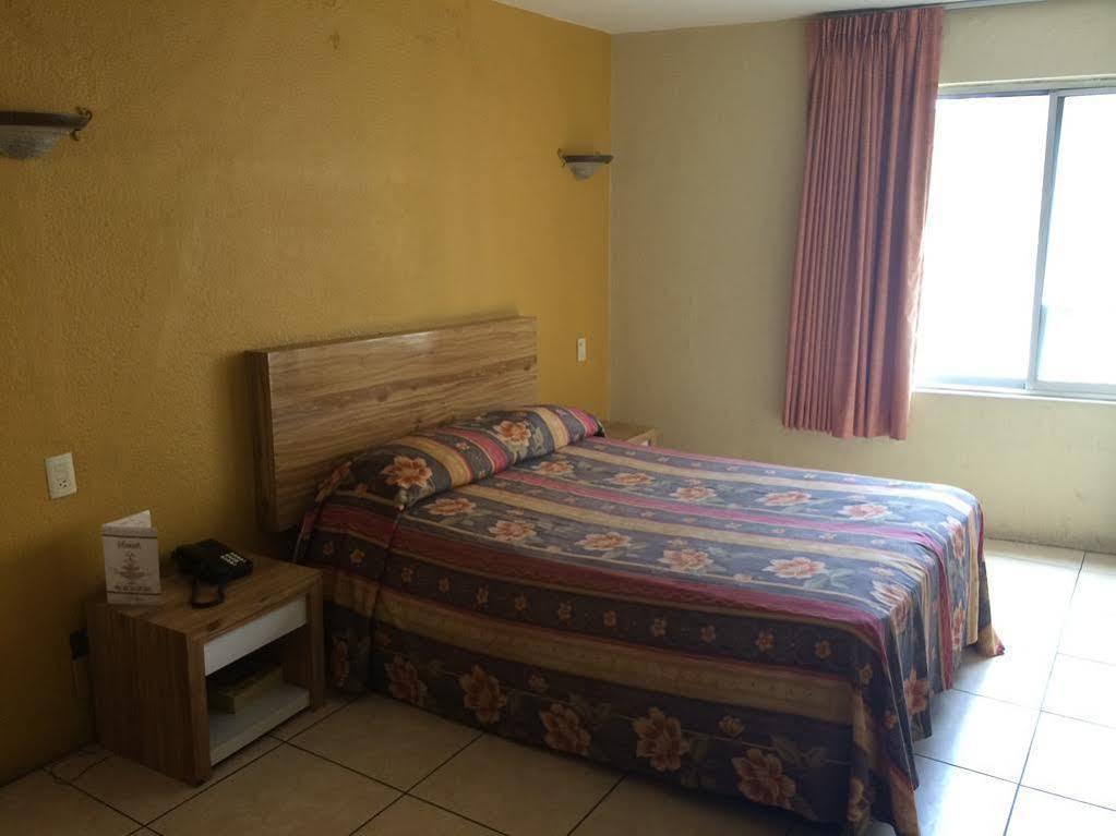 Hotel Latino グアダラハラ エクステリア 写真
